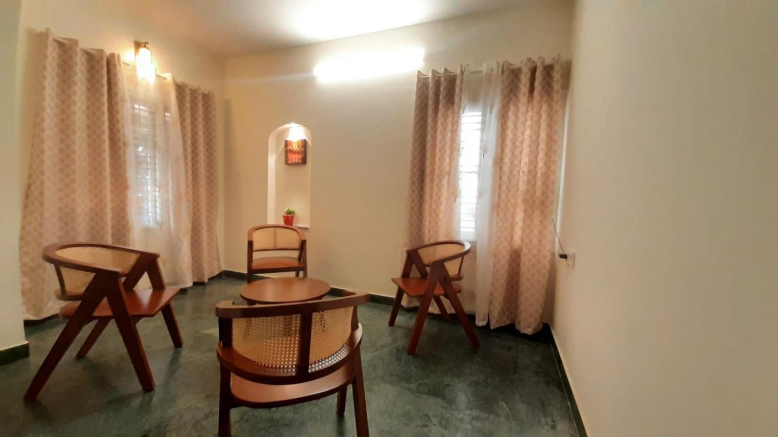 Urban Retreat Villa Bangalore Bagian luar foto