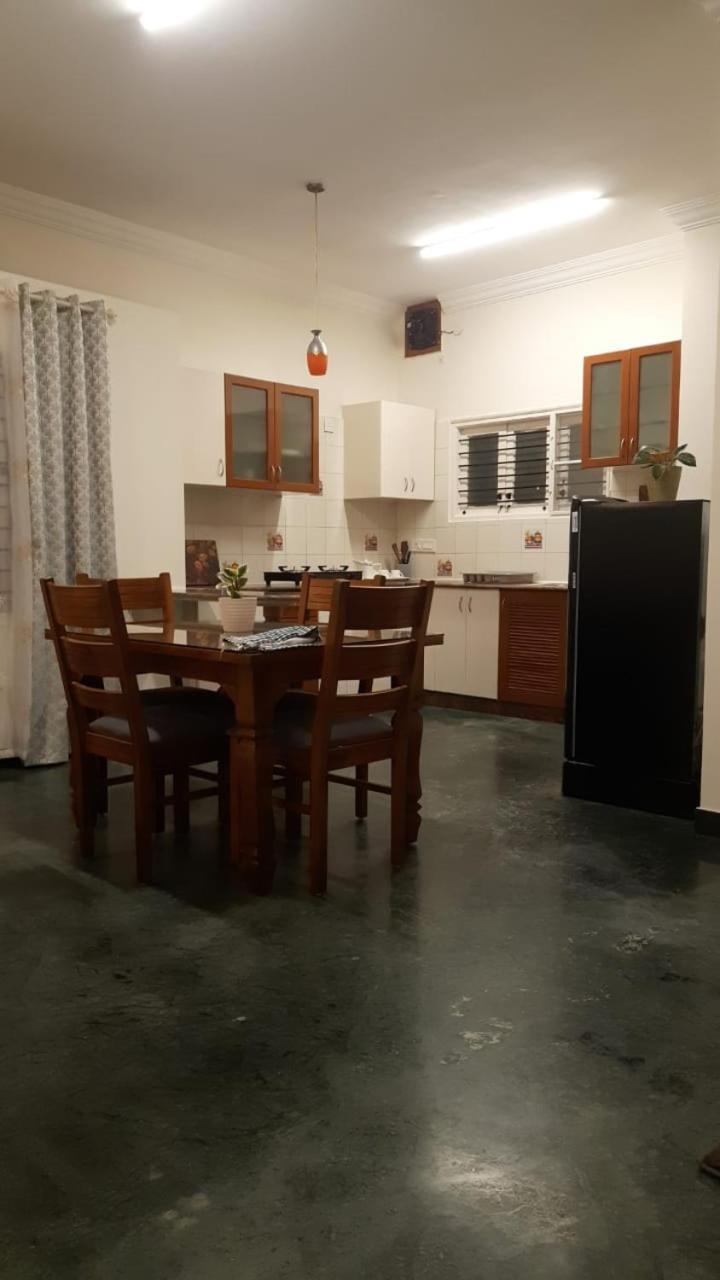 Urban Retreat Villa Bangalore Bagian luar foto