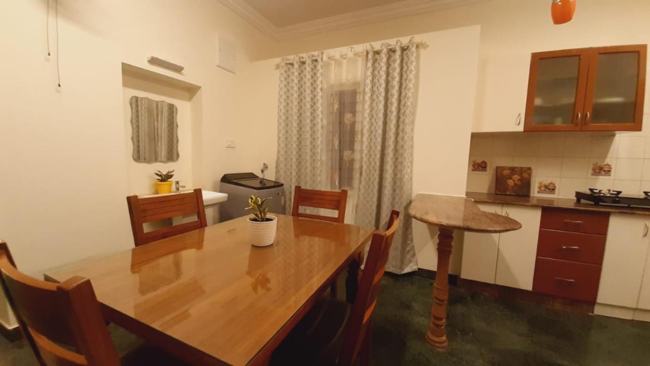 Urban Retreat Villa Bangalore Bagian luar foto